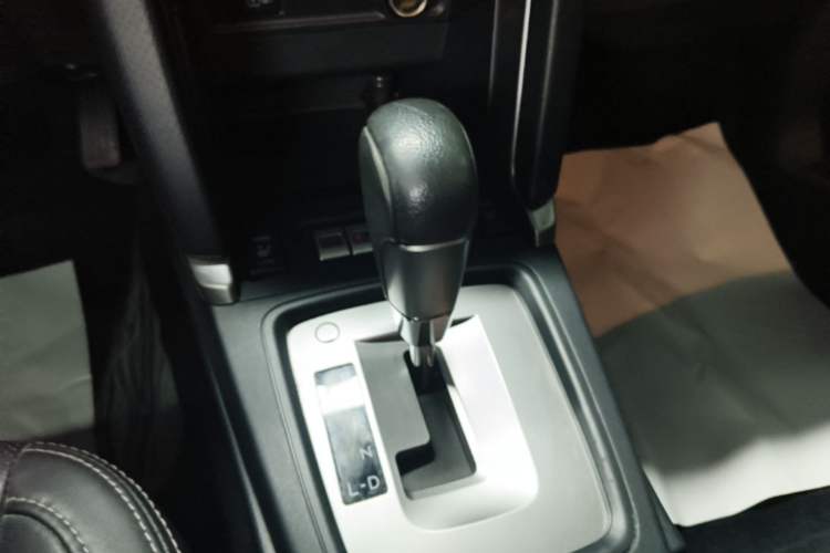 Used Subaru Forester 2016 2.0i Luxury Navigation Edition Gear Lever