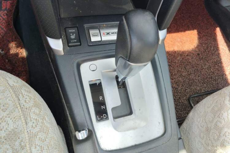 Used Subaru Forester 2016 2.0i Luxury Navigation Edition Gear Lever