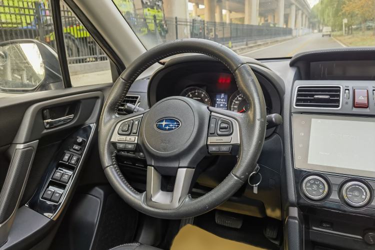 Used Subaru Forester 2016 2.0i Luxury Navigation Edition Interior 2