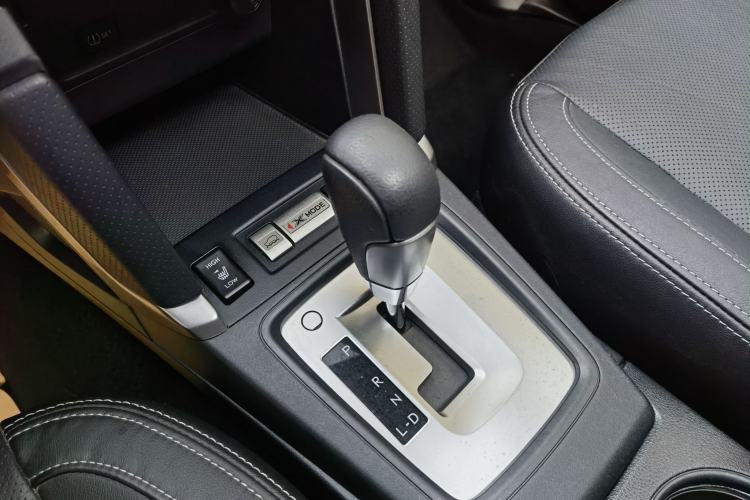 Used Subaru Forester 2016 2.0i Luxury Navigation Edition Interior 4