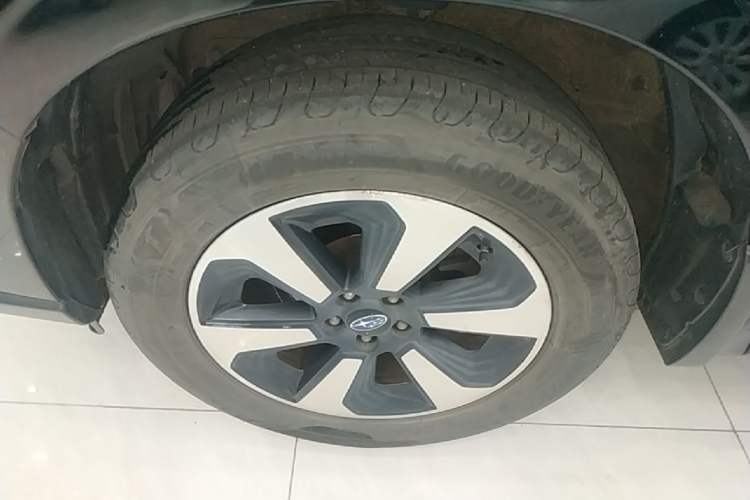 Used Subaru Forester 2016 2.0i Luxury Navigation Edition Left Front Wheel Hub