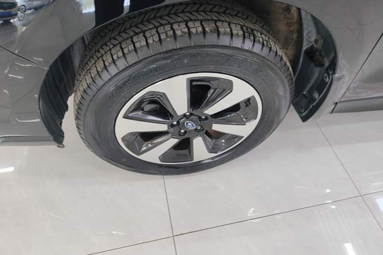 Used Subaru Forester 2016 2.0i Luxury Navigation Edition Left Front Wheel Hub