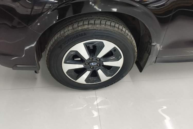 Used Subaru Forester 2016 2.0i Luxury Navigation Edition Left Front Wheel Hub