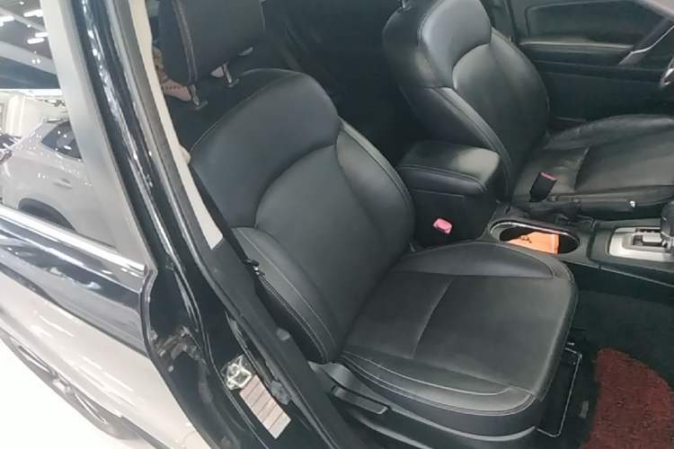 Used Subaru Forester 2016 2.0i Luxury Navigation Edition Right Front Seat