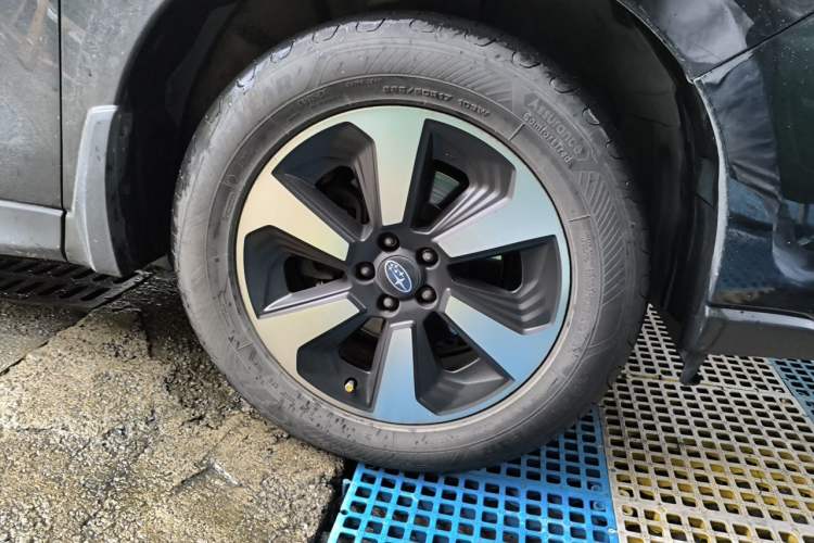 Used Subaru Forester 2016 2.0i Luxury Navigation Edition Right Front Wheel Hub