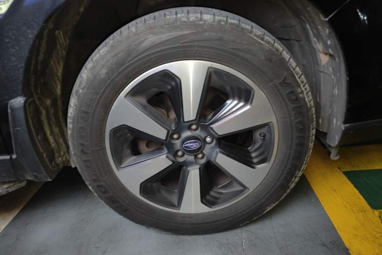 Used Subaru Forester 2016 2.5i Luxury Navigation Edition Right Front Wheel Hub