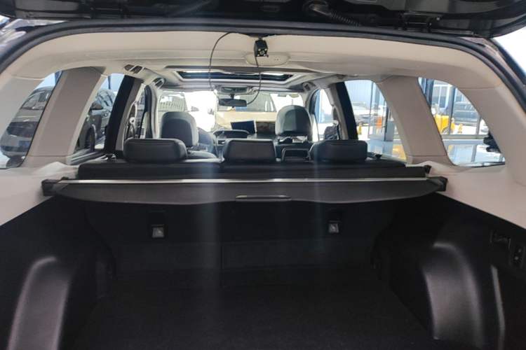 Used Subaru Forester 2016 2.0i Luxury Navigation Edition Trunk
