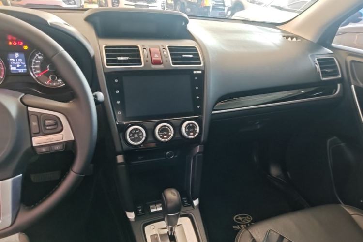 Used Subaru Forester 2016 2.0i Luxury Navigation Edition Center Console