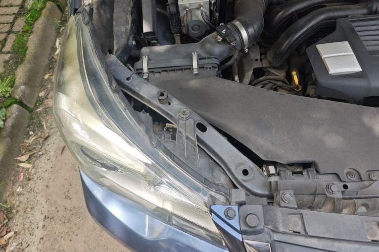 Used Subaru Forester 2016 2.0i Fashion Navigation Edition Engine Bay Right
