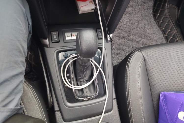 Used Subaru Forester 2016 2.5i Luxury Navigation Edition Gear Lever