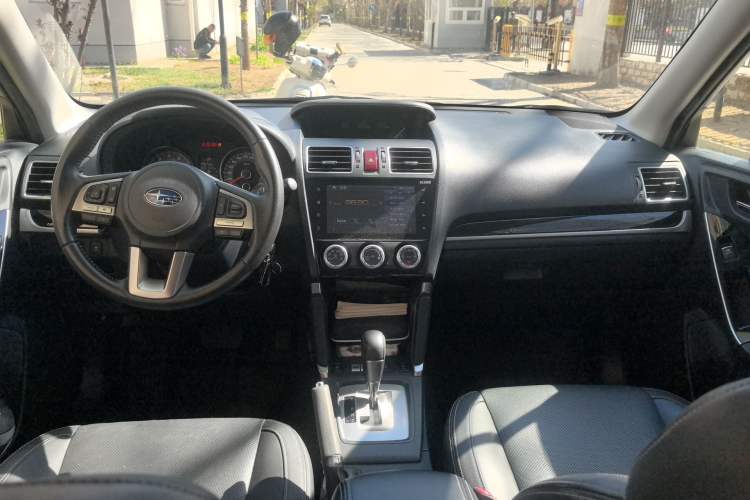 Used Subaru Forester 2016 2.0i Luxury Navigation Edition Interior 2