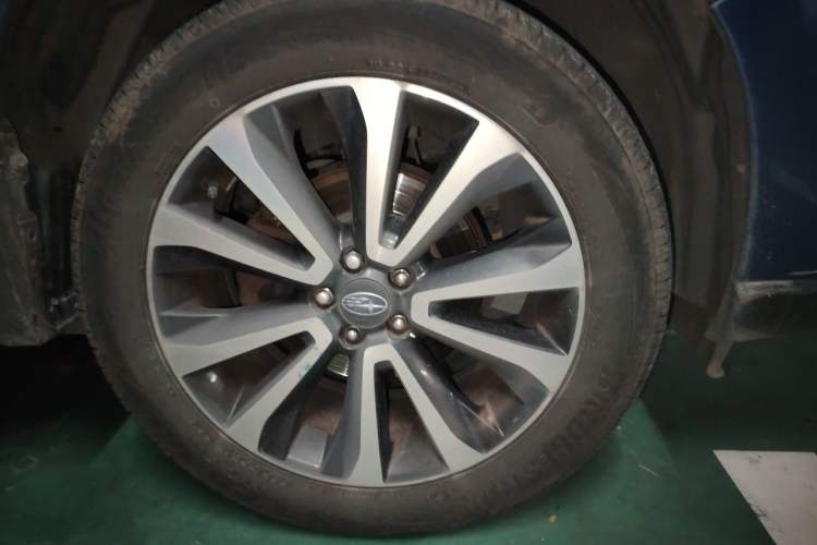 Used Subaru Forester 2016 2.0i Luxury Navigation Edition Right Front Wheel Hub
