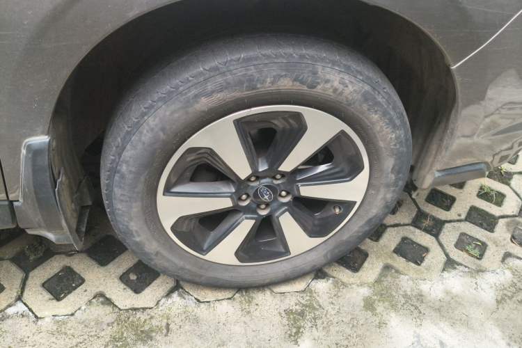 Used Subaru Forester 2016 2.5i Luxury Navigation Edition Right Front Wheel Hub
