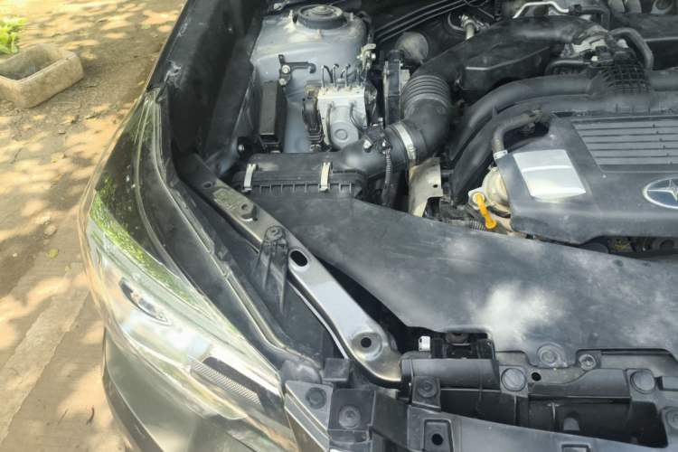 Used Subaru Forester 2016 2.5i Luxury Navigation Edition Engine Bay Right