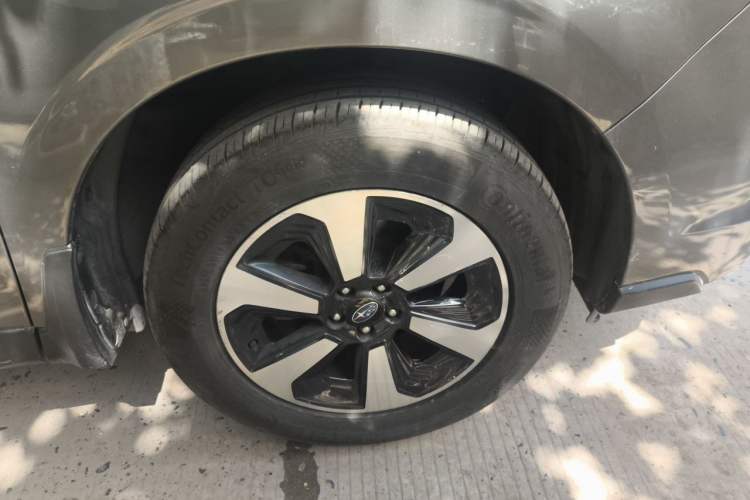 Used Subaru Forester 2016 2.5i Luxury Navigation Edition Right Front Wheel Hub
