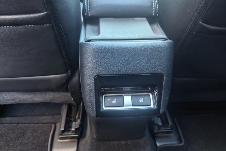 Used Subaru Forester 2016 2.5i Luxury Navigation Edition Interior 4