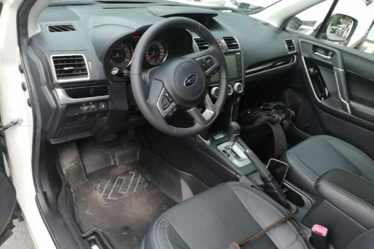 Used Subaru Forester 2016 2.0i Luxury Navigation Edition Center Console
