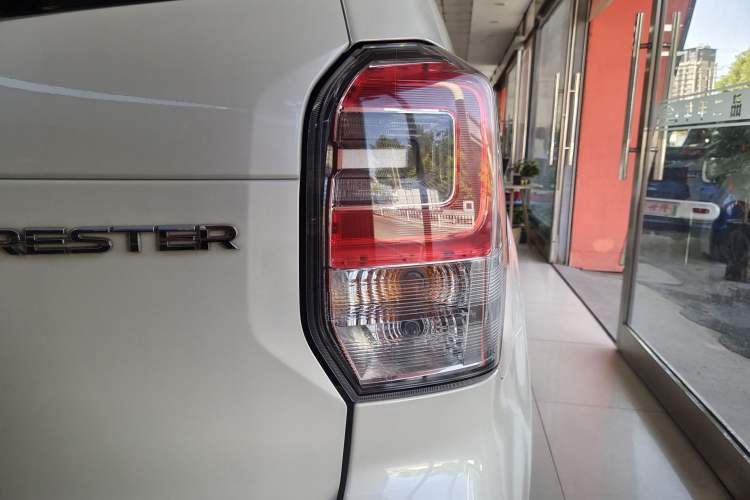 Used Subaru Forester 2016 2.0i Fashion Navigation Edition Exterior 5