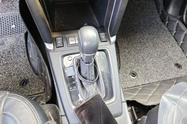 Used Subaru Forester 2016 2.0i Fashion Navigation Edition Gear Lever