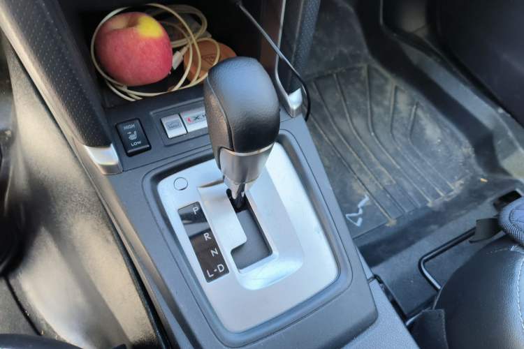 Used Subaru Forester 2016 2.0i Luxury Navigation Edition Gear Lever