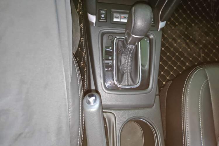 Used Subaru Forester 2016 2.0i Fashion Navigation Edition Gear Lever