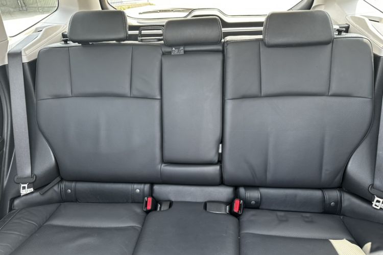 Used Subaru Forester 2016 2.5i Luxury Navigation Edition Interior 14