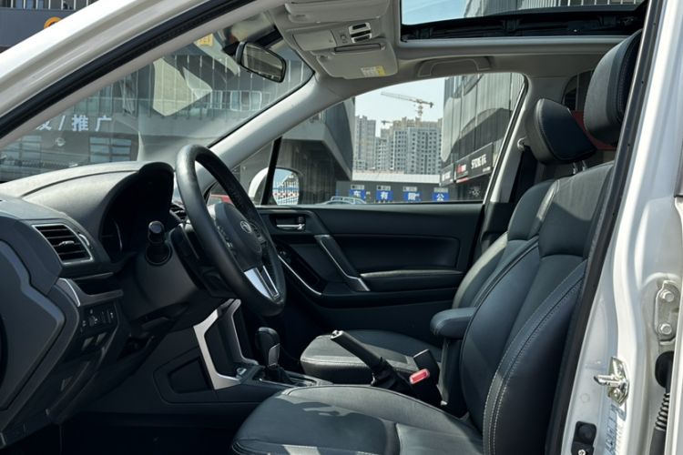 Used Subaru Forester 2016 2.5i Luxury Navigation Edition Interior 2