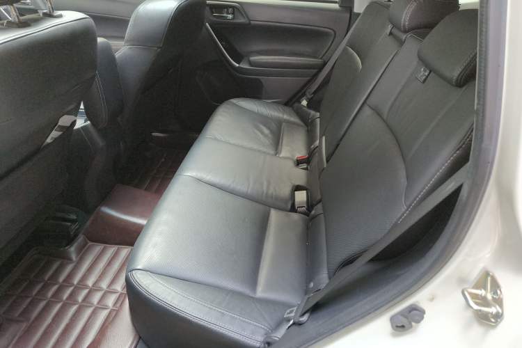 Used Subaru Forester 2016 2.0i Luxury Navigation Edition Interior 4