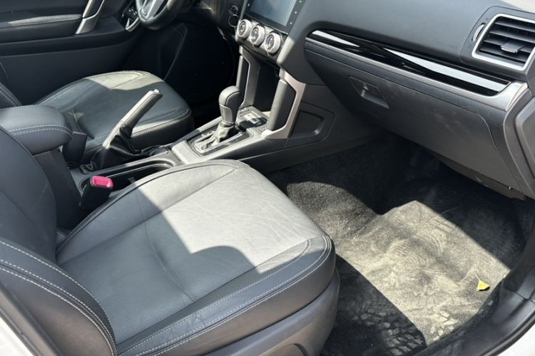 Used Subaru Forester 2016 2.5i Luxury Navigation Edition Interior 7