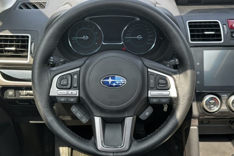Used Subaru Forester 2016 2.5i Luxury Navigation Edition Interior 8