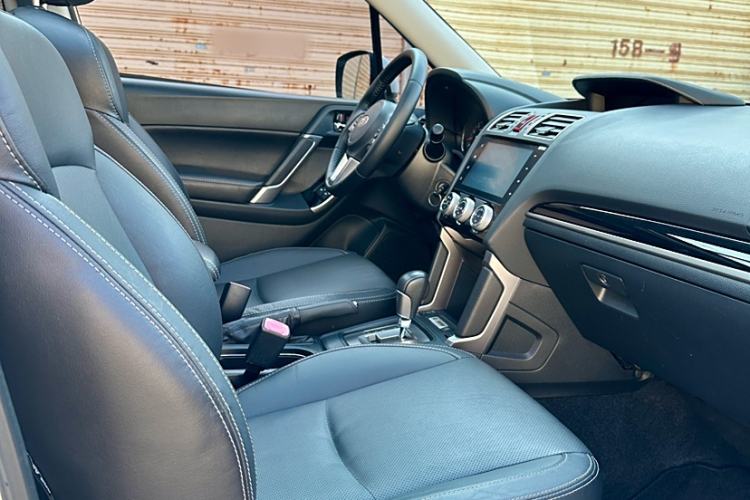 Used Subaru Forester 2016 2.0i Luxury Navigation Edition Interior 8
