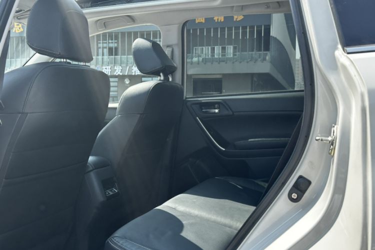 Used Subaru Forester 2016 2.5i Luxury Navigation Edition Interior 9