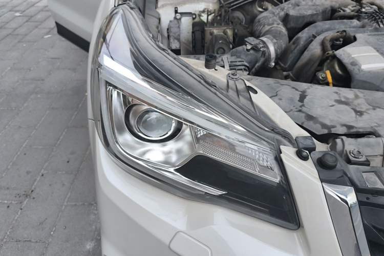 Used Subaru Forester 2016 2.5i Luxury Navigation Edition Right Front Headlight