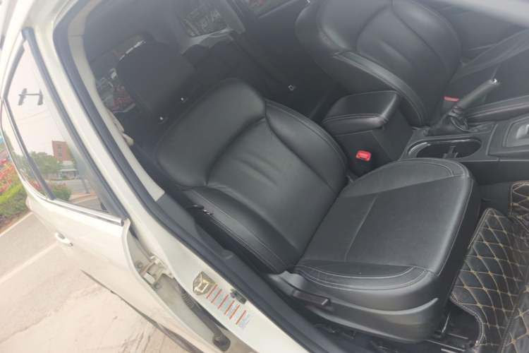 Used Subaru Forester 2016 2.0i Luxury Navigation Edition Right Front Seat