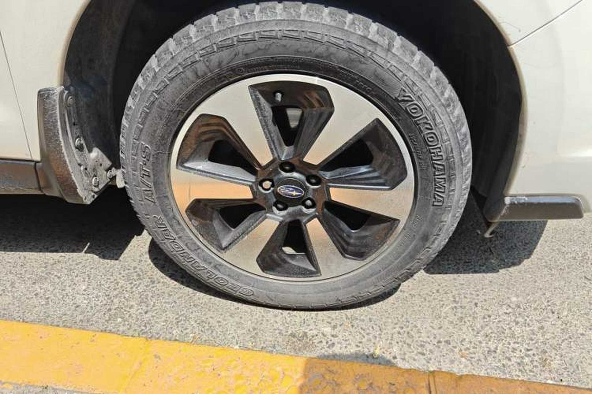 Used Subaru Forester 2016 2.5i Luxury Navigation Edition Right Front Wheel Hub