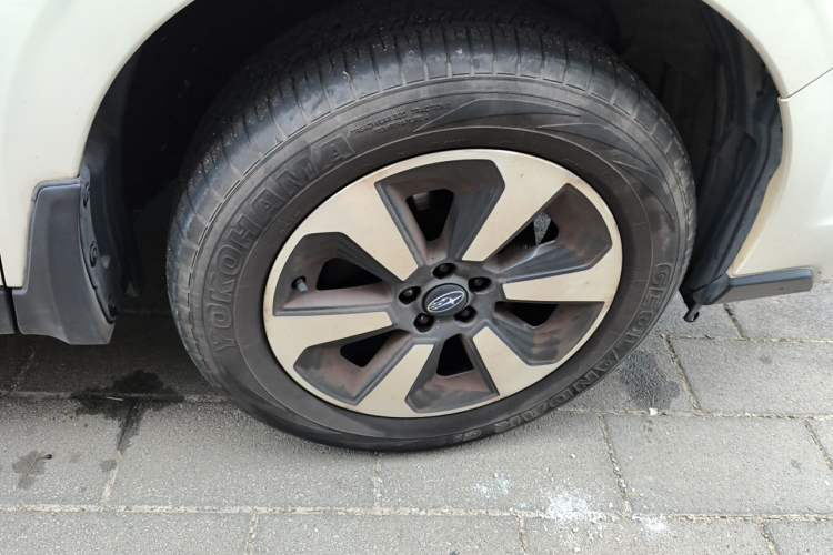 Used Subaru Forester 2016 2.5i Luxury Navigation Edition Right Front Wheel Hub