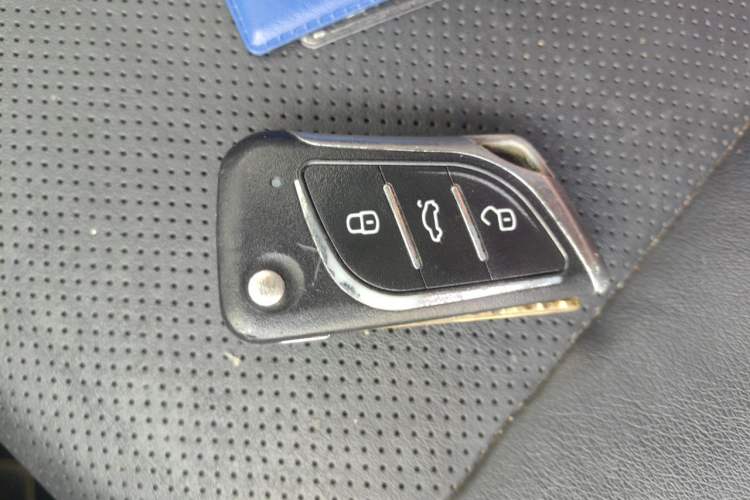 Used Subaru Forester 2016 2.0i Fashion Navigation Edition Vehicle Key