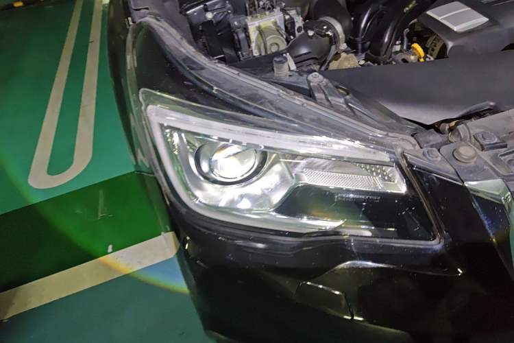 Used Subaru Forester 2018 2.0i Luxury Navigation Edition Engine Bay Right