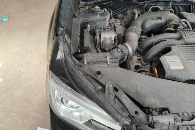 Used Subaru Forester 2018 2.0i Fashion Navigation Edition Engine Bay Right