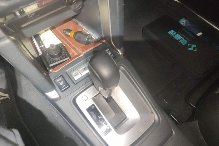 Used Subaru Forester 2018 2.0i Luxury Navigation Edition Gear Lever