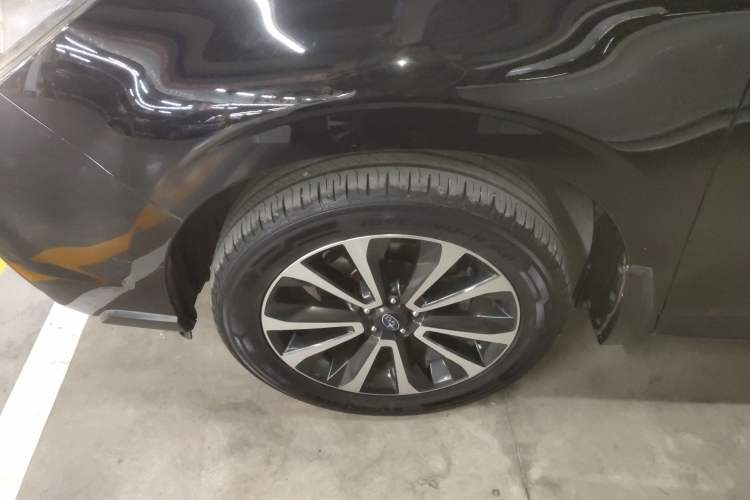 Used Subaru Forester 2018 2.5i Luxury Navigation Edition Left Front Wheel Hub