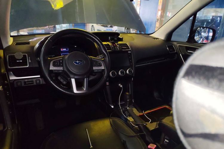 Used Subaru Forester 2018 2.0i Luxury Navigation Edition Center Console