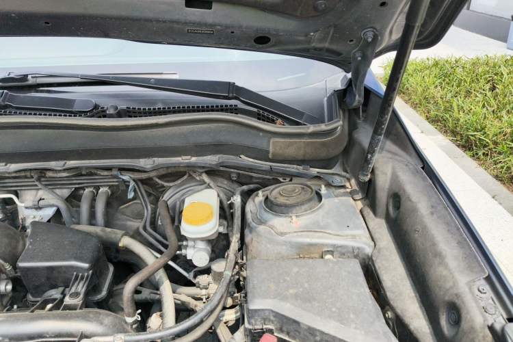 Used Subaru Forester 2018 2.0i Luxury Navigation Edition Engine Bay Left