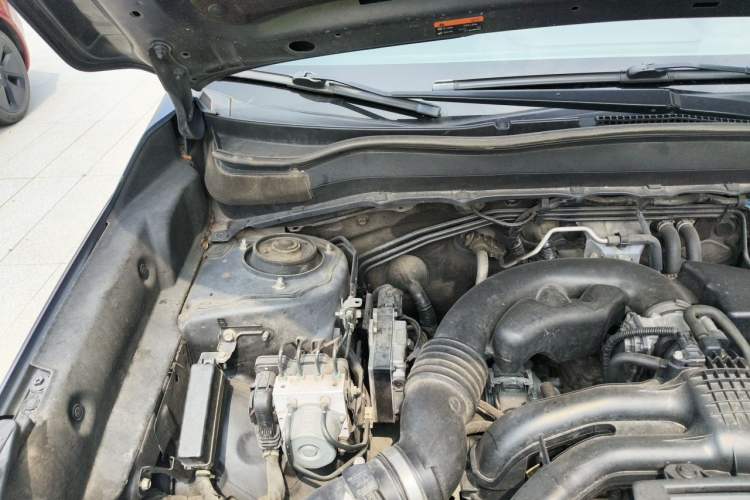 Used Subaru Forester 2018 2.0i Luxury Navigation Edition Engine Bay Right