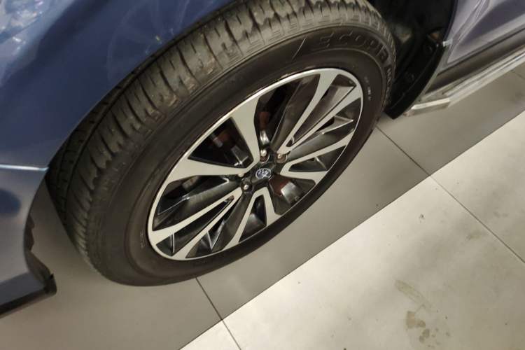 Used Subaru Forester 2018 2.0i Luxury Navigation Edition Exterior 3