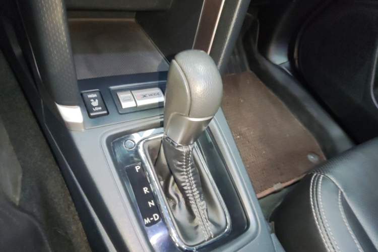 Used Subaru Forester 2018 2.5i Luxury Navigation Edition Gear Lever