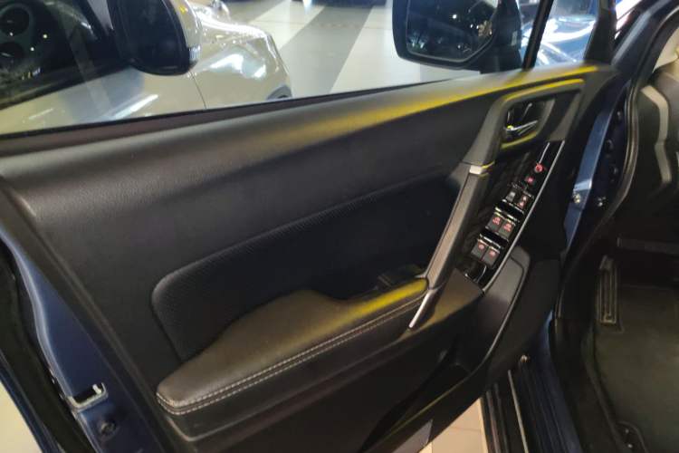 Used Subaru Forester 2018 2.0i Luxury Navigation Edition Interior 4