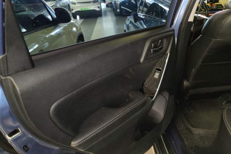 Used Subaru Forester 2018 2.0i Luxury Navigation Edition Interior 5