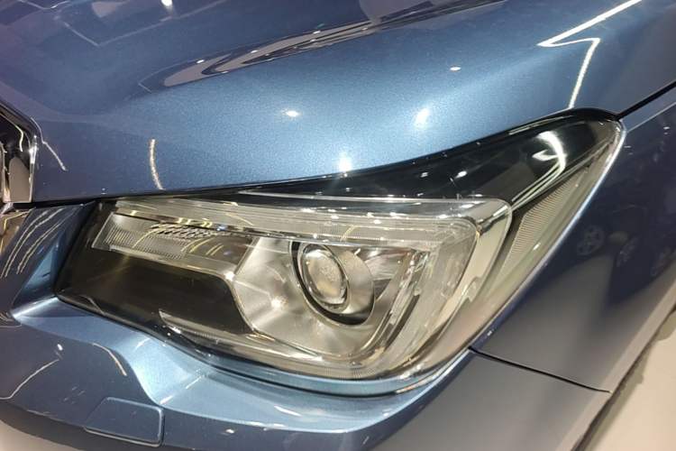 Used Subaru Forester 2018 2.5i Luxury Navigation Edition with EyeSight Left Front Headlight
