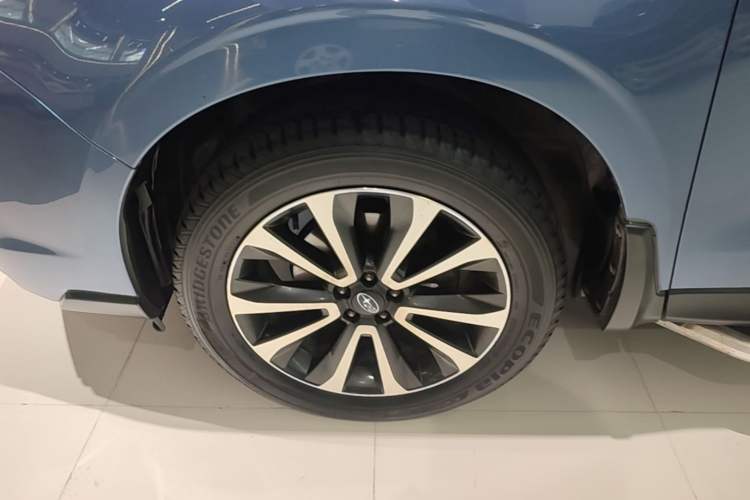 Used Subaru Forester 2018 2.5i Luxury Navigation Edition with EyeSight Left Front Wheel Hub
